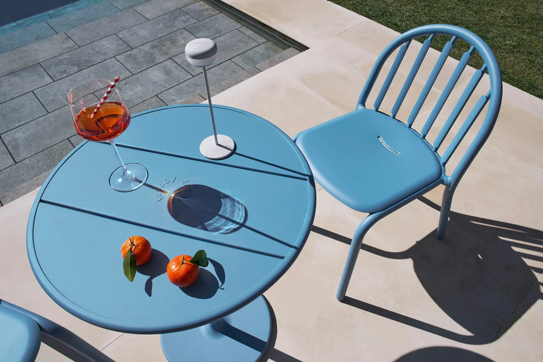 Fatboy Fred's Bistreau Petite table de jardin ronde, bleu, 60x60x76 cm