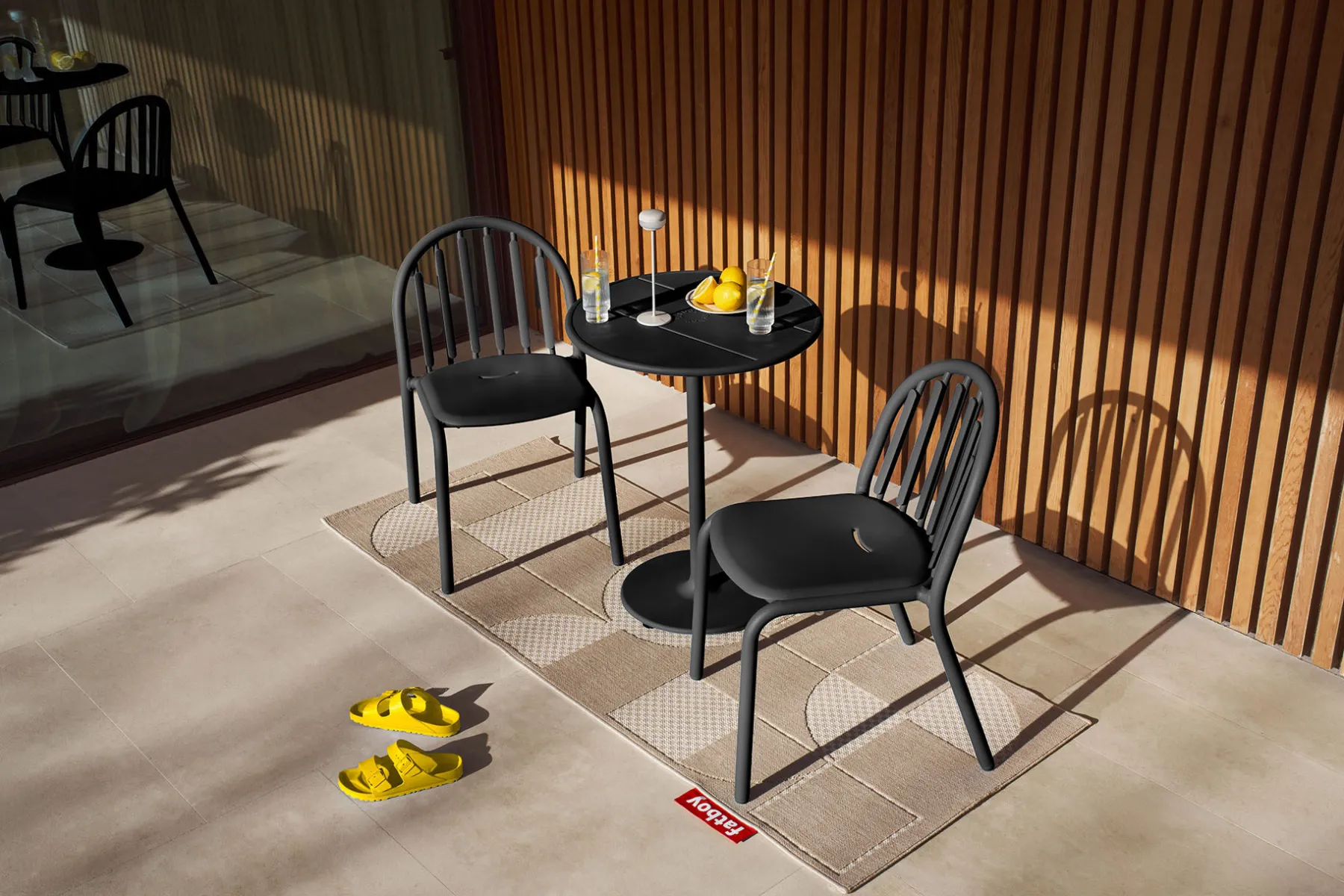 Fatboy Fred's Bistreau Petite table de jardin ronde, black, 60x60x76 cm