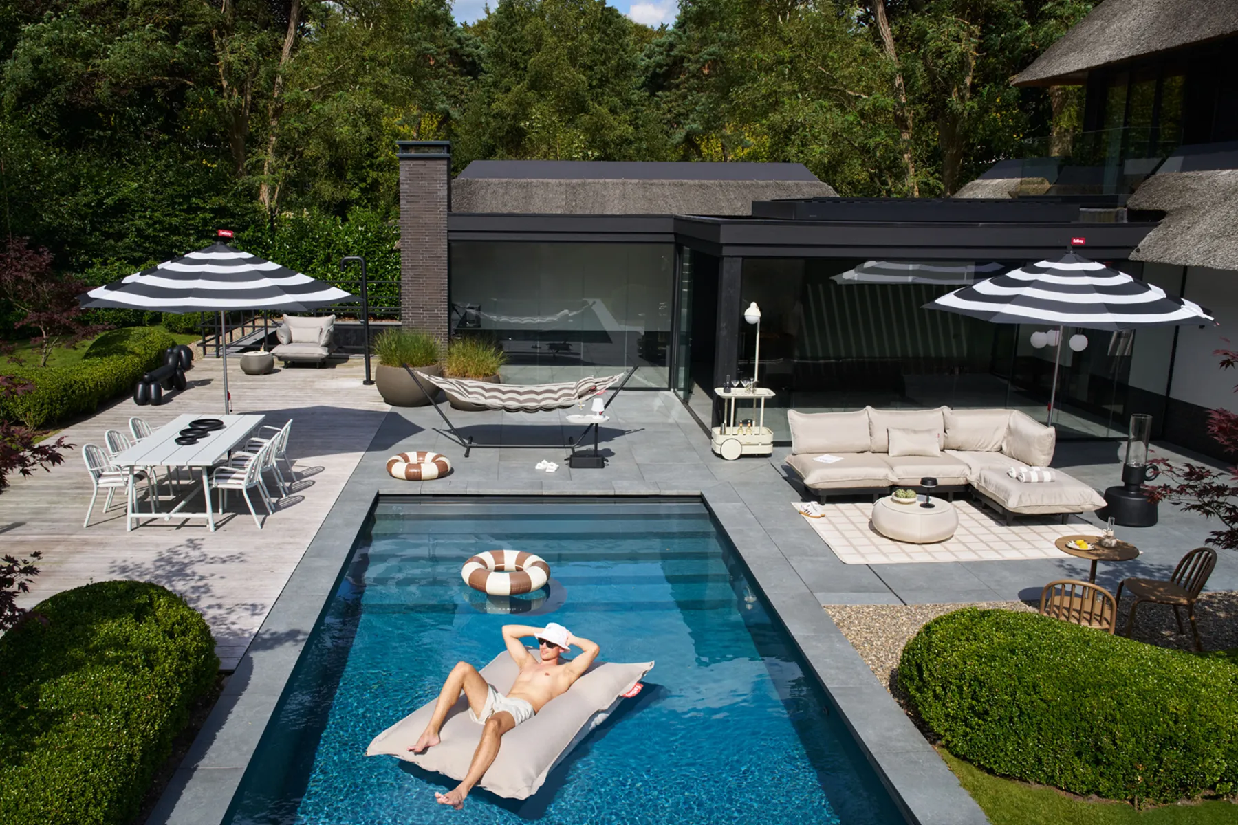 Fatboy Stripesol + Base Light Grey Parasol avec pied, 350x350x280 cm