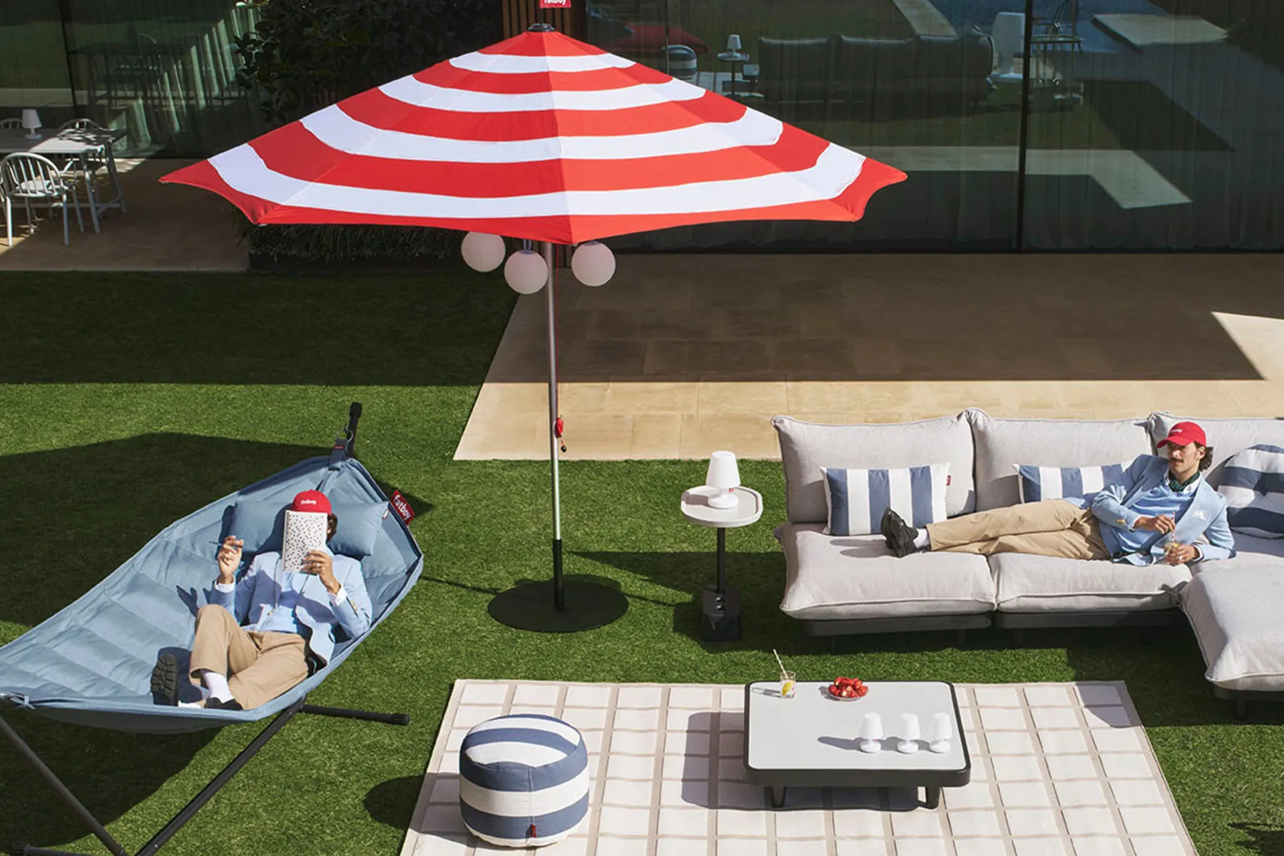 Fatboy Stripesol + Base Light Grey Parasol avec pied, 350x350x280 cm